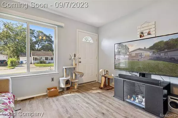 8651 REPUBLIC Avenue, Warren, MI 48089