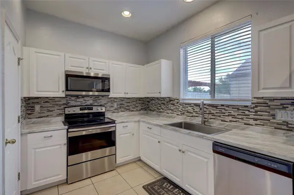 6218 CHERRY BLOSSOM TRL, Gibsonton, FL 33534
