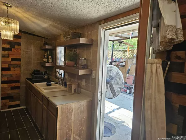 327 MADERO ST, San Antonio, TX 78207-7640