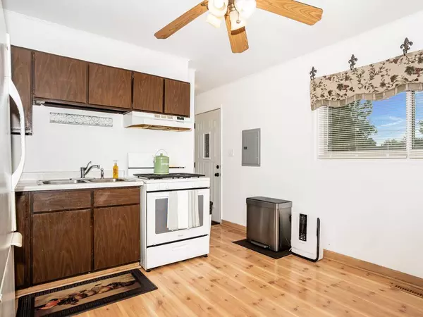 206 Oakwood Drive, Shorewood, IL 60404