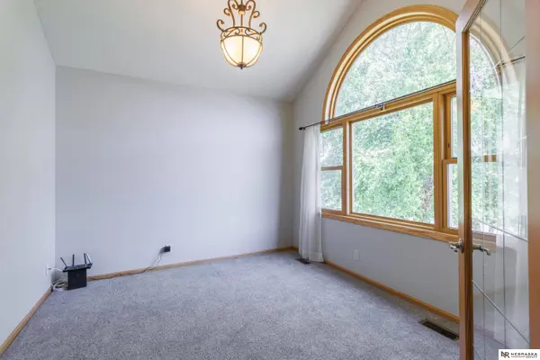 6135 Glass Ridge Drive, Lincoln, NE 68526
