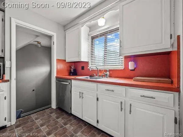 2429 WASHINGTON Avenue, Lincoln Park, MI 48146