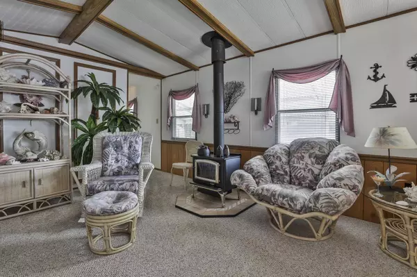 15 Sherwood LN, Merrimack, NH 03054