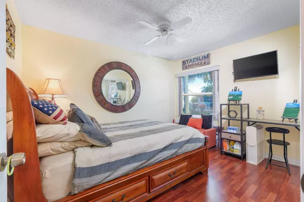 408 Freedom CT, Deerfield Beach, FL 33442