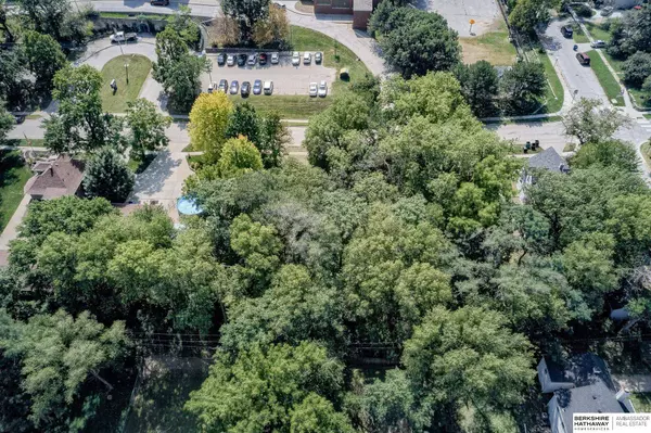 6642 Binney Street, Omaha, NE 68104