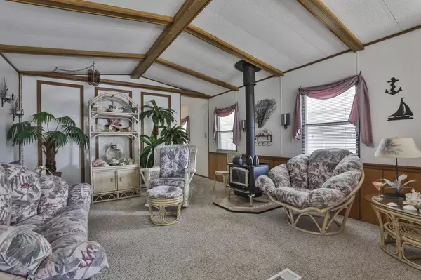 15 Sherwood LN, Merrimack, NH 03054