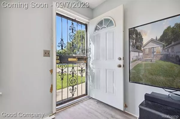 8651 REPUBLIC Avenue, Warren, MI 48089