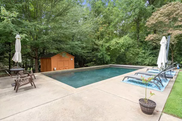155 Oak Knoll WAY, Roswell, GA 30075