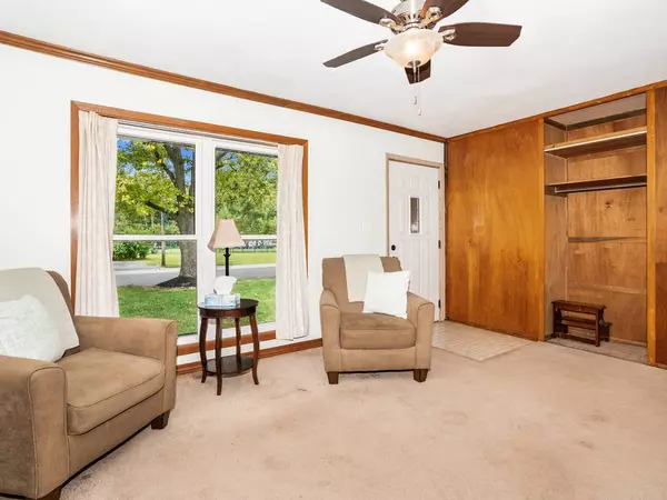 206 Oakwood Drive, Shorewood, IL 60404