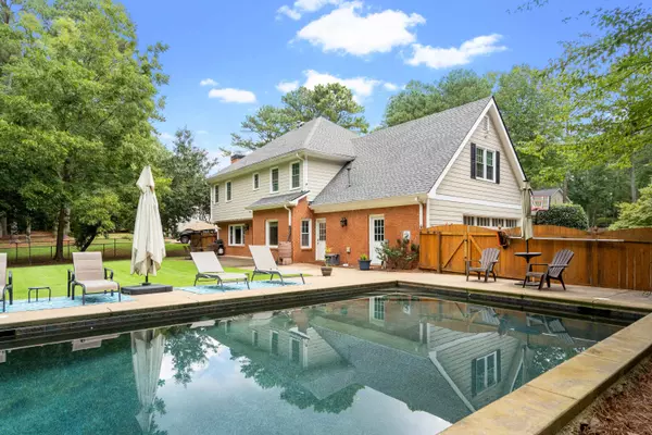 155 Oak Knoll WAY, Roswell, GA 30075