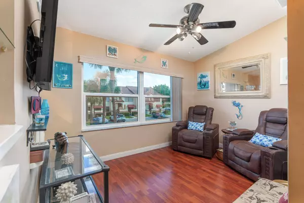 408 Freedom CT, Deerfield Beach, FL 33442