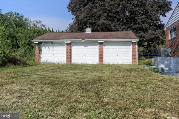 1 ELLEN DR, Enola, PA 17025