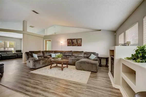 136 LONG PINE DR, Deltona, FL 32725