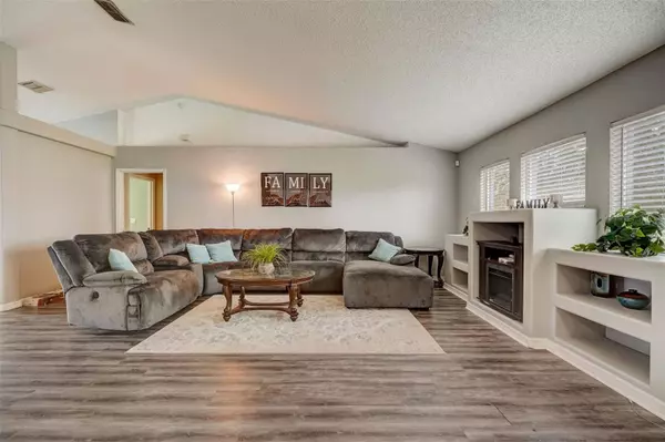 136 LONG PINE DR, Deltona, FL 32725