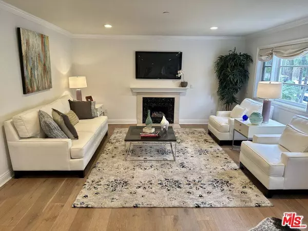 11842 Darlington Ave #101, Los Angeles, CA 90049