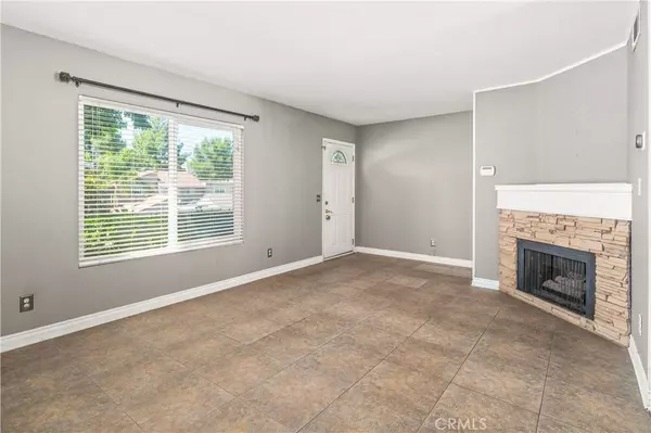 26914 Via Terraza #83, Saugus, CA 91350