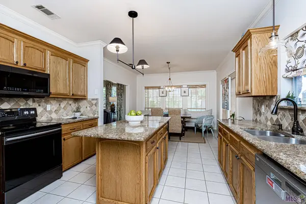 17721 GLEN KNOLL AVE, Baton Rouge, LA 70817