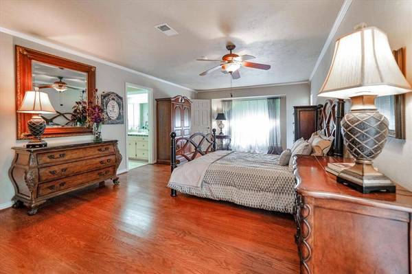 1349 Green Briar DR, Huntsville, TX 77340