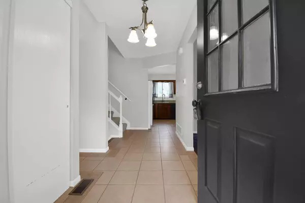 8205 Longhorn Road, Powell, OH 43065