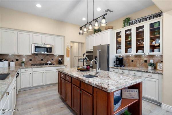 12452 W DESERT MIRAGE Drive, Peoria, AZ 85383