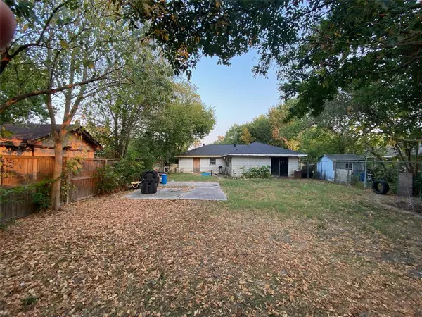 2004 Harding ST, Pasadena, TX 77502