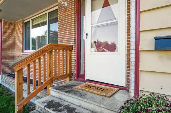 1612 1st ST SE, Auburn, WA 98002