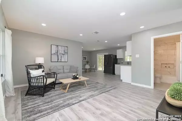 7527 Westlyn Dr, San Antonio, TX 78227