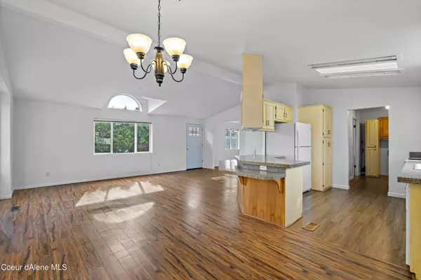 1942 W Yorkshire Ave, Coeur D'alene, ID 83815