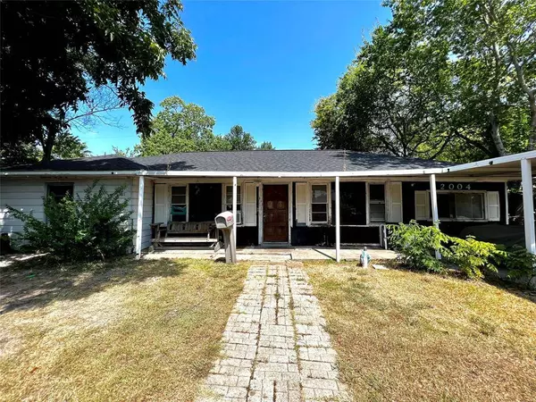 2004 Harding ST, Pasadena, TX 77502