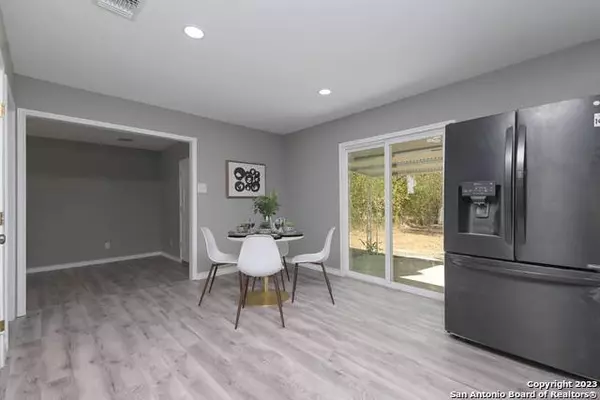 7527 Westlyn Dr, San Antonio, TX 78227