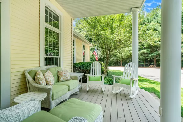 6446 Oakridge Drive, Holland, MI 49423