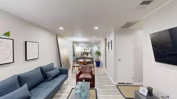 2825 N Los Felices RD #214, Palm Springs, CA 92262