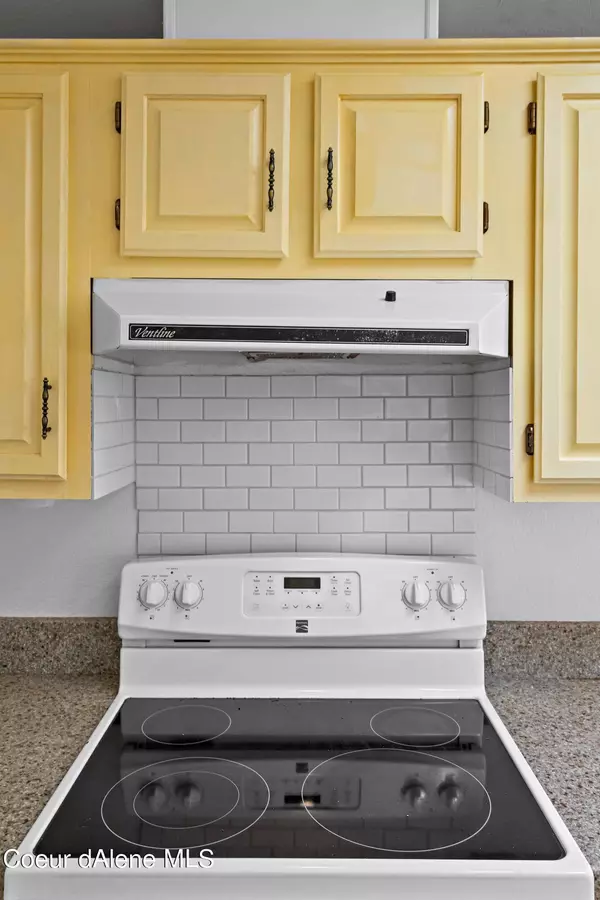 1942 W Yorkshire Ave, Coeur D'alene, ID 83815