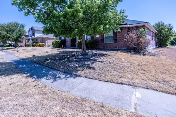 2203 Fair Weather Drive, Lancaster, TX 75146