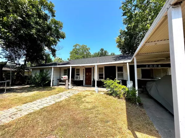 2004 Harding ST, Pasadena, TX 77502