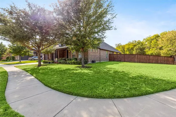 1182 Overland Drive, Burleson, TX 76028