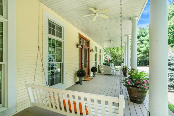 6446 Oakridge Drive, Holland, MI 49423