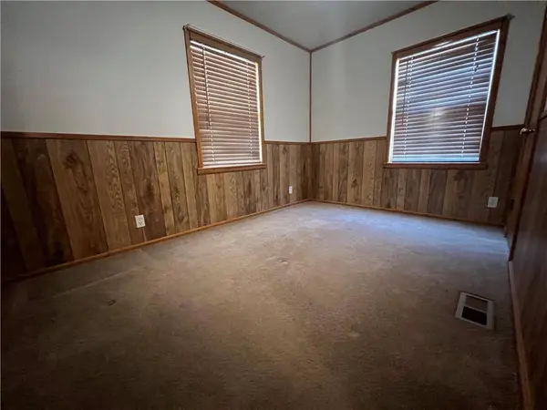 8508 E 47th TER, Kansas City, MO 64129