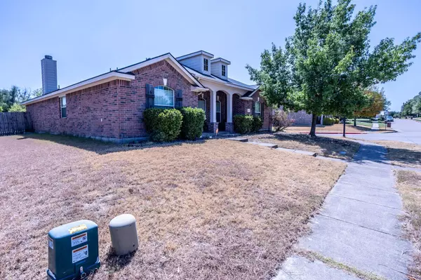 2203 Fair Weather Drive, Lancaster, TX 75146