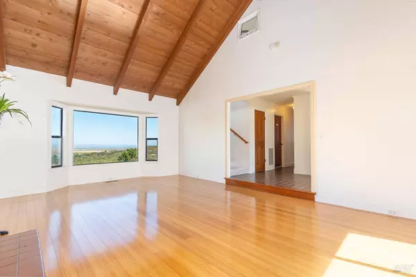 2232 Laguna Vista DR, Novato, CA 94945