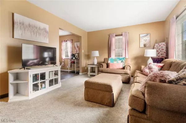 2417 Triplett BLVD, Akron, OH 44312