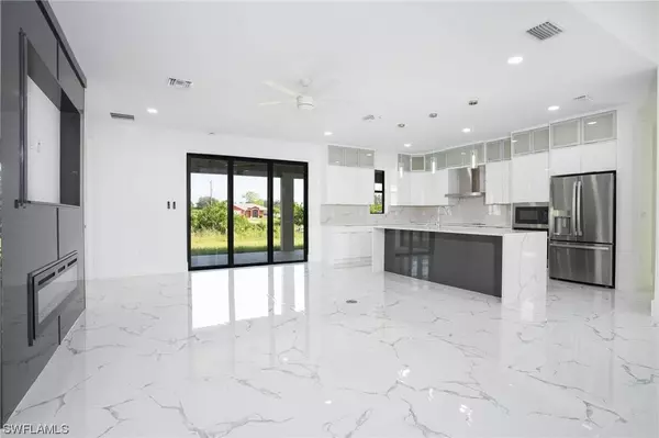 3802 16th ST SW, Lehigh Acres, FL 33976