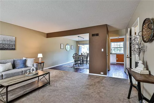 8614 W 84th ST, Overland Park, KS 66212