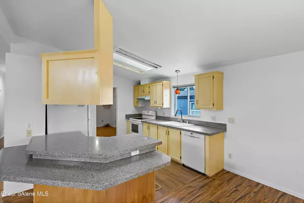 1942 W Yorkshire Ave, Coeur D'alene, ID 83815