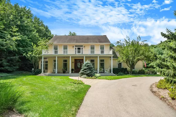 6446 Oakridge Drive, Holland, MI 49423