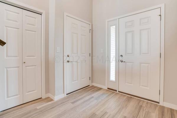 6642 TORONTO Drive S, Fargo, ND 58104