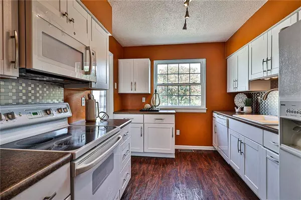 8614 W 84th ST, Overland Park, KS 66212