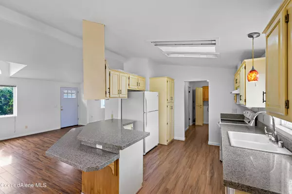 1942 W Yorkshire Ave, Coeur D'alene, ID 83815