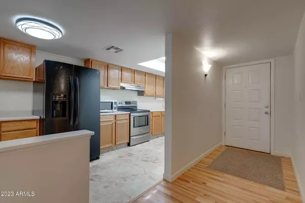 2407 W Voltaire Avenue, Phoenix, AZ 85029