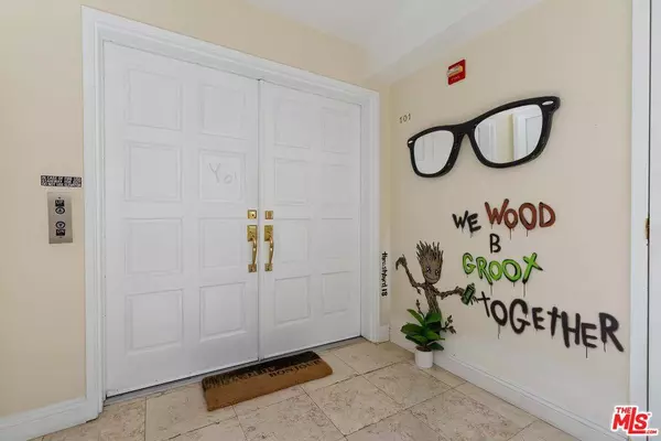 11842 Darlington Ave #101, Los Angeles, CA 90049